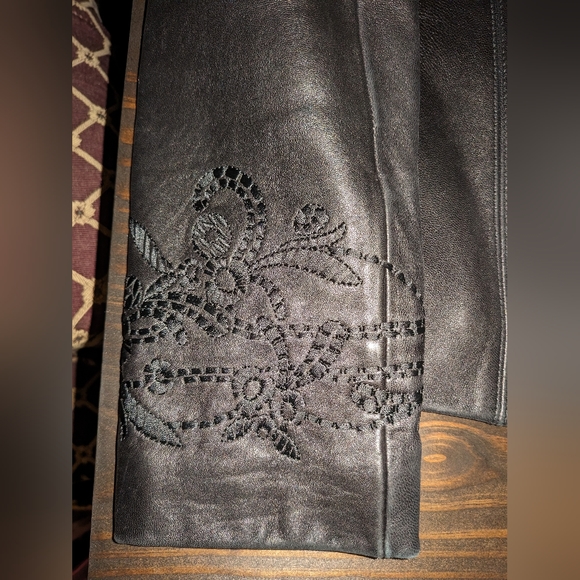 Jones New York Embroidered black leather jacket size medium - Picture 2 of 15
